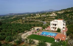 Villa Laga with Pool, 300m to Taverns, Childrens Area, BBQ!